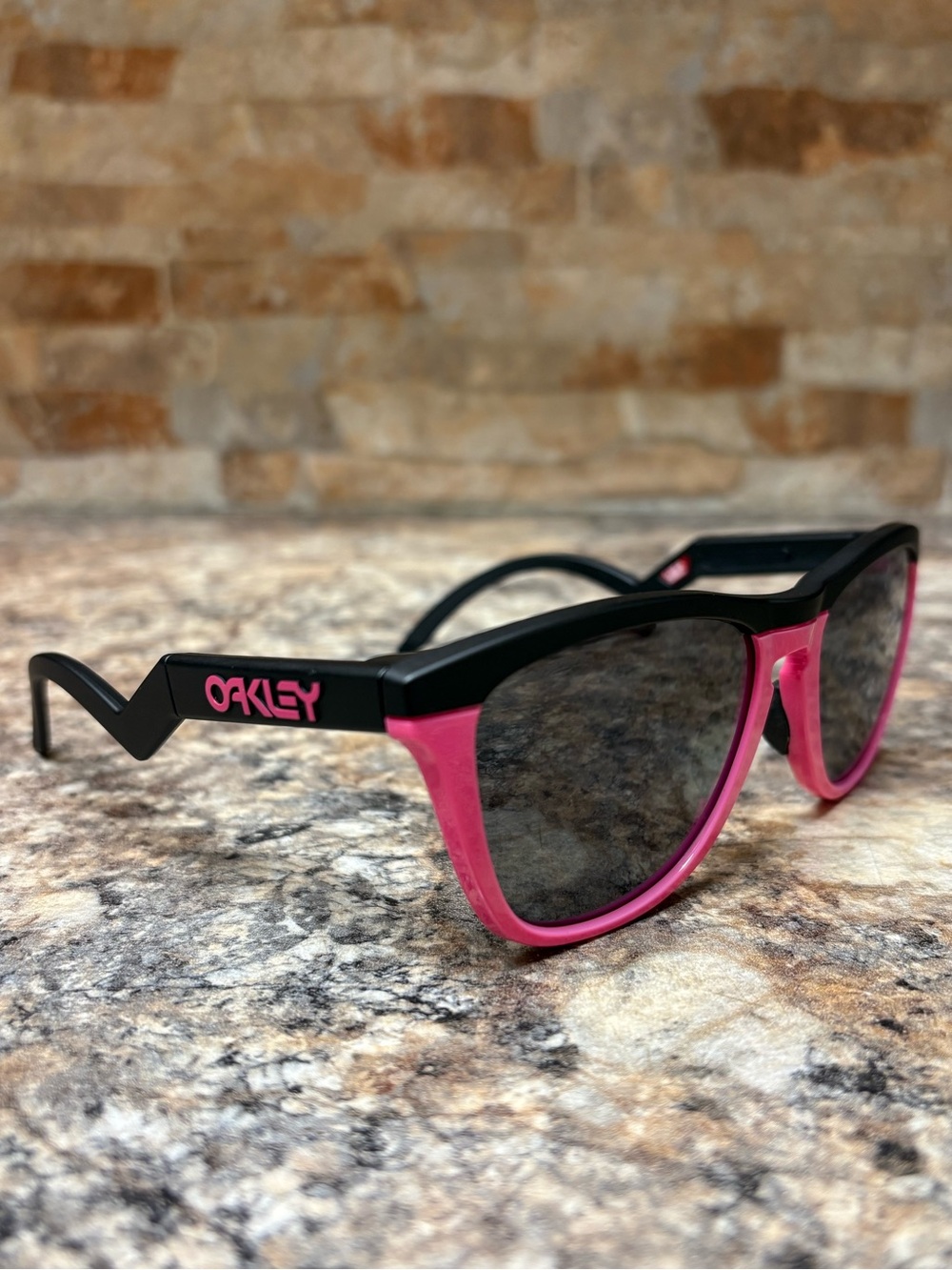 Oakley Frogskins Hybrid OO9289-0455 Matte Black Neon Pink Prizm